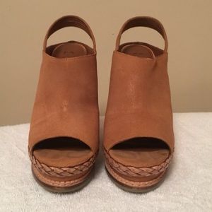 Boutique 9 saddle wedges
